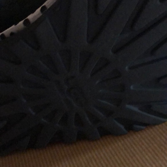 Women Ugg Classic Short Black Boot Size 6 - Picture 8 of 9